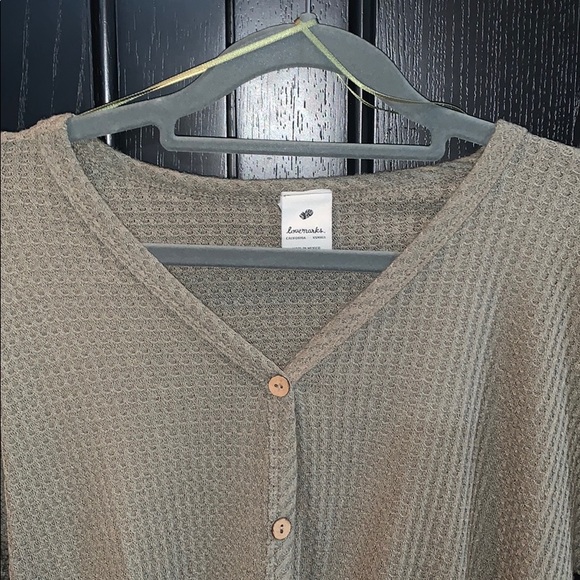 Green long sleeve - Picture 2 of 3